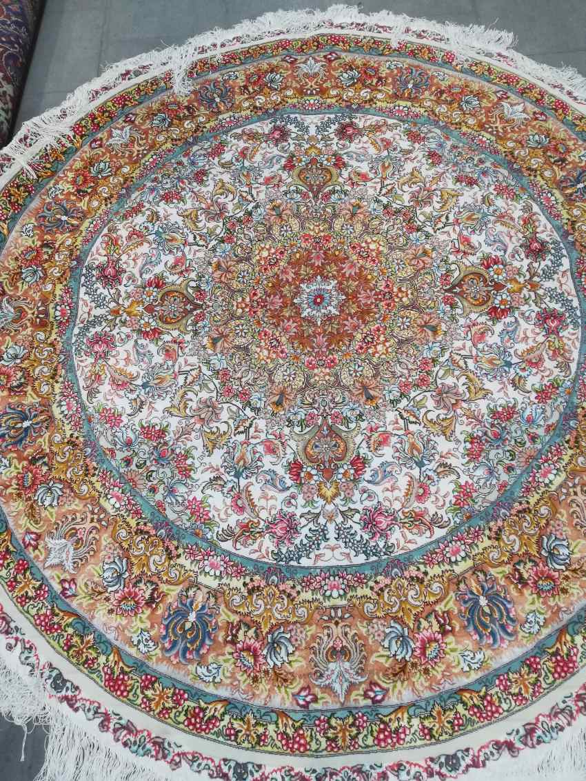 تصویر 1 از خرید فرش ابریشم دایره