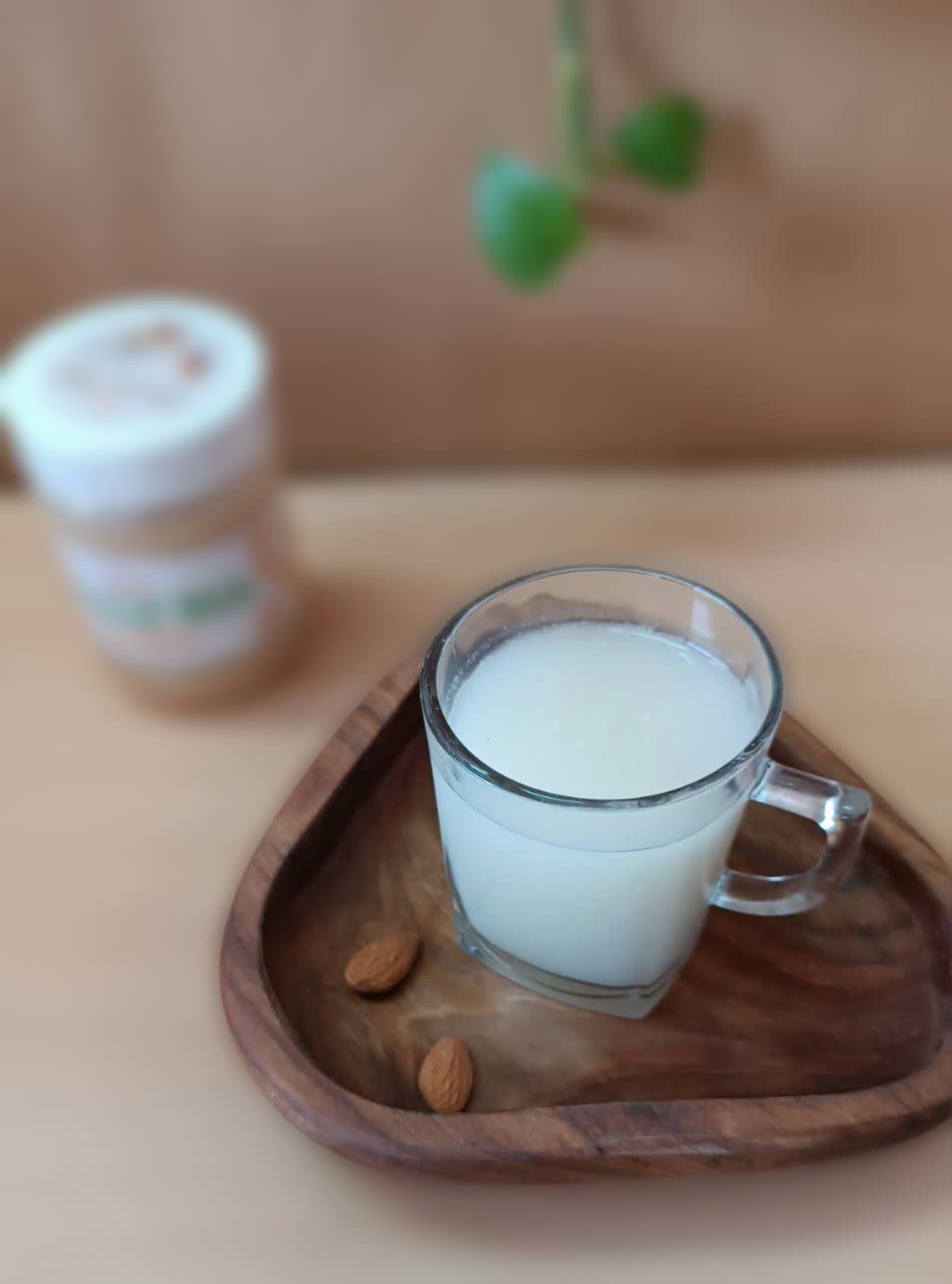 تصویر 3 از شیر بادام نیمه آماده ۴۰۰ گرمی
