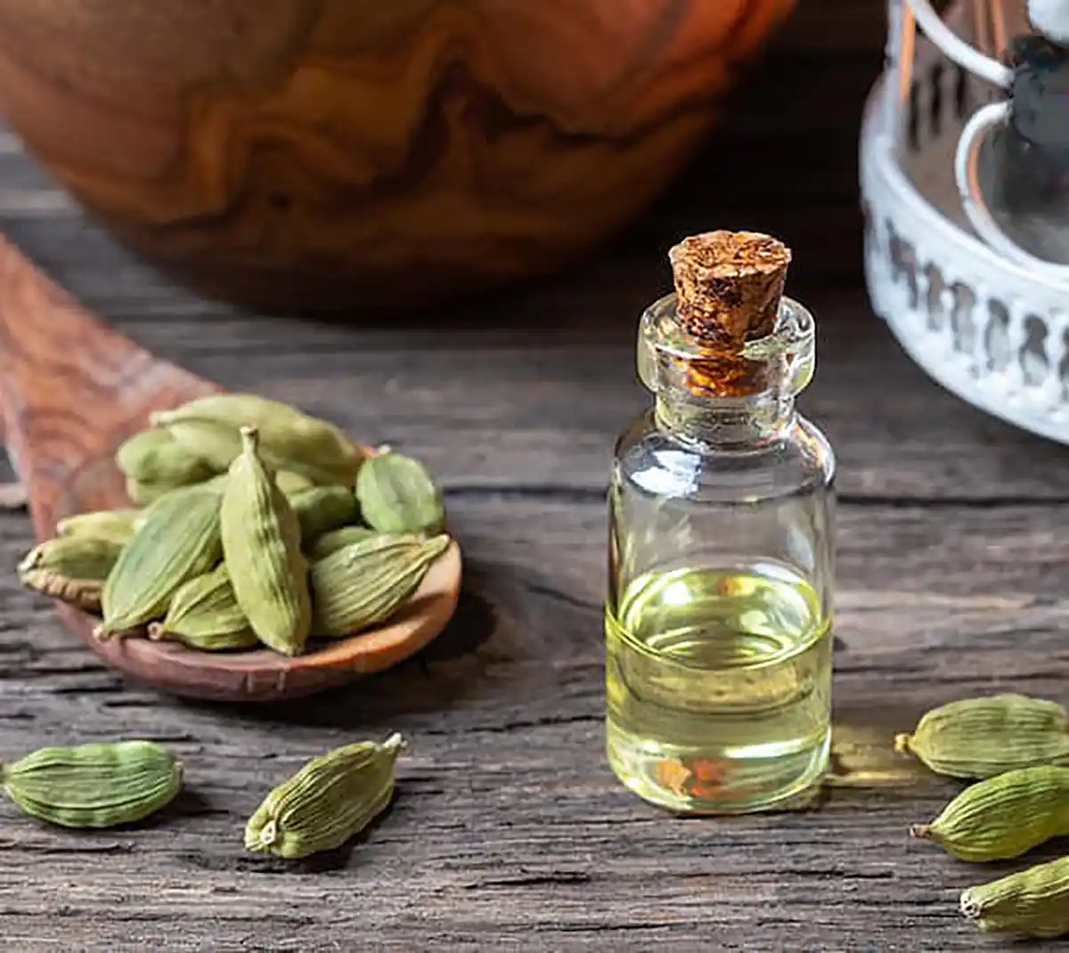 تصویر 1 از خرید عرق هل اصل خواص بی‌نظیر + کاربردها