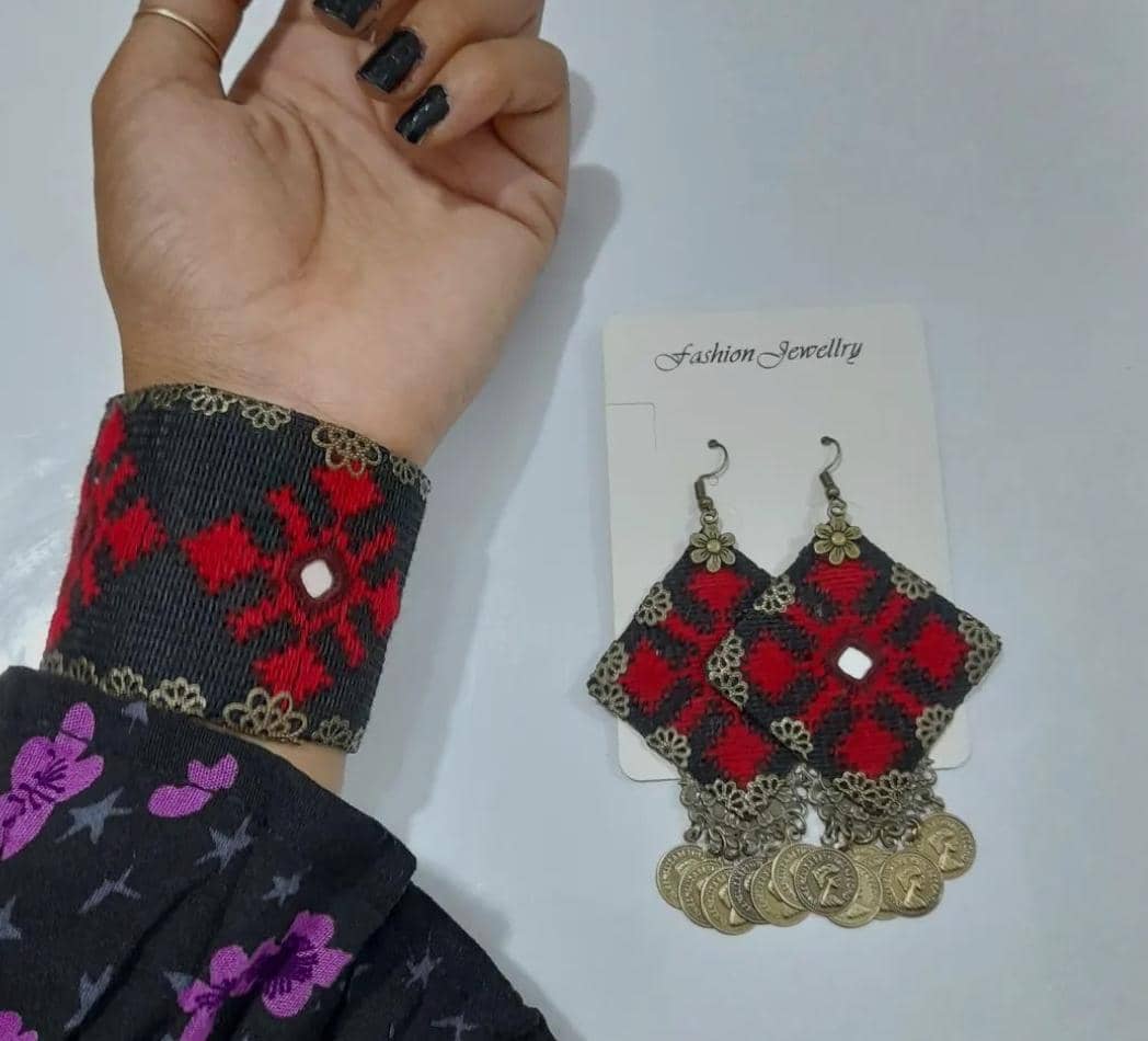 زیور آلات سوزن دوزی  شده