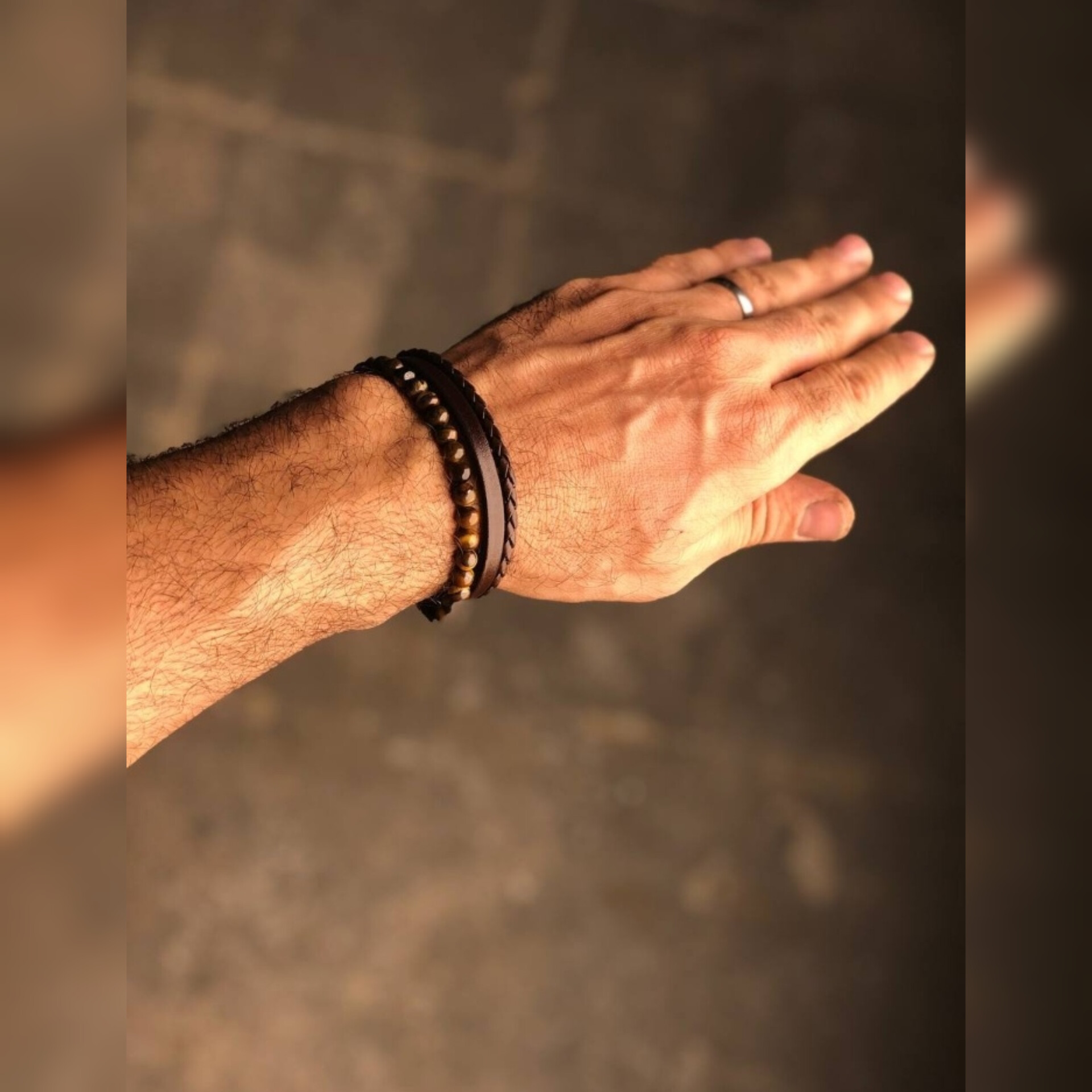تصویر 1 از دستبند چرم و مهره چشم ببر فروش عمده