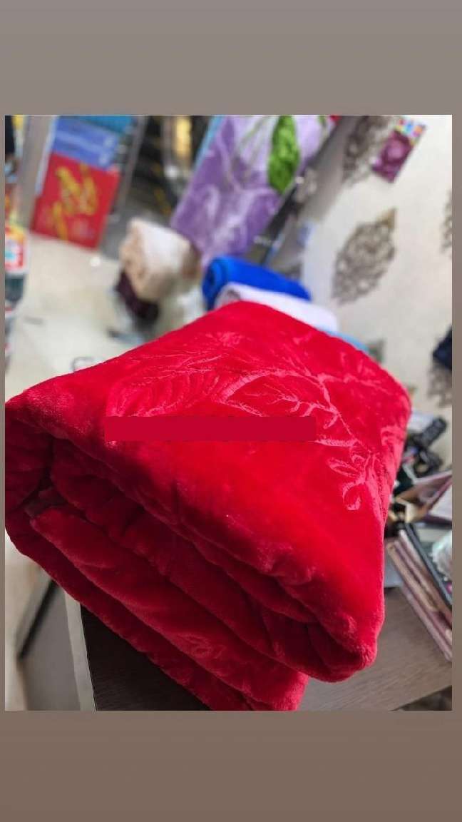 تصویر 1 از قیمت باور نکردنی پتوی تک رنگ نرمین + عمده