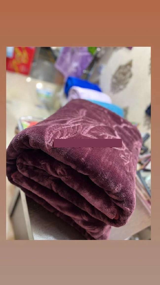 تصویر 4 از قیمت باور نکردنی پتوی تک رنگ نرمین + عمده