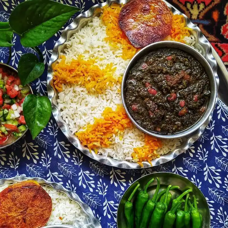 تصویر 2 از کنسرو  خورشت  قرمه‌سبزی  خوش عطر با قیمت استثنایی