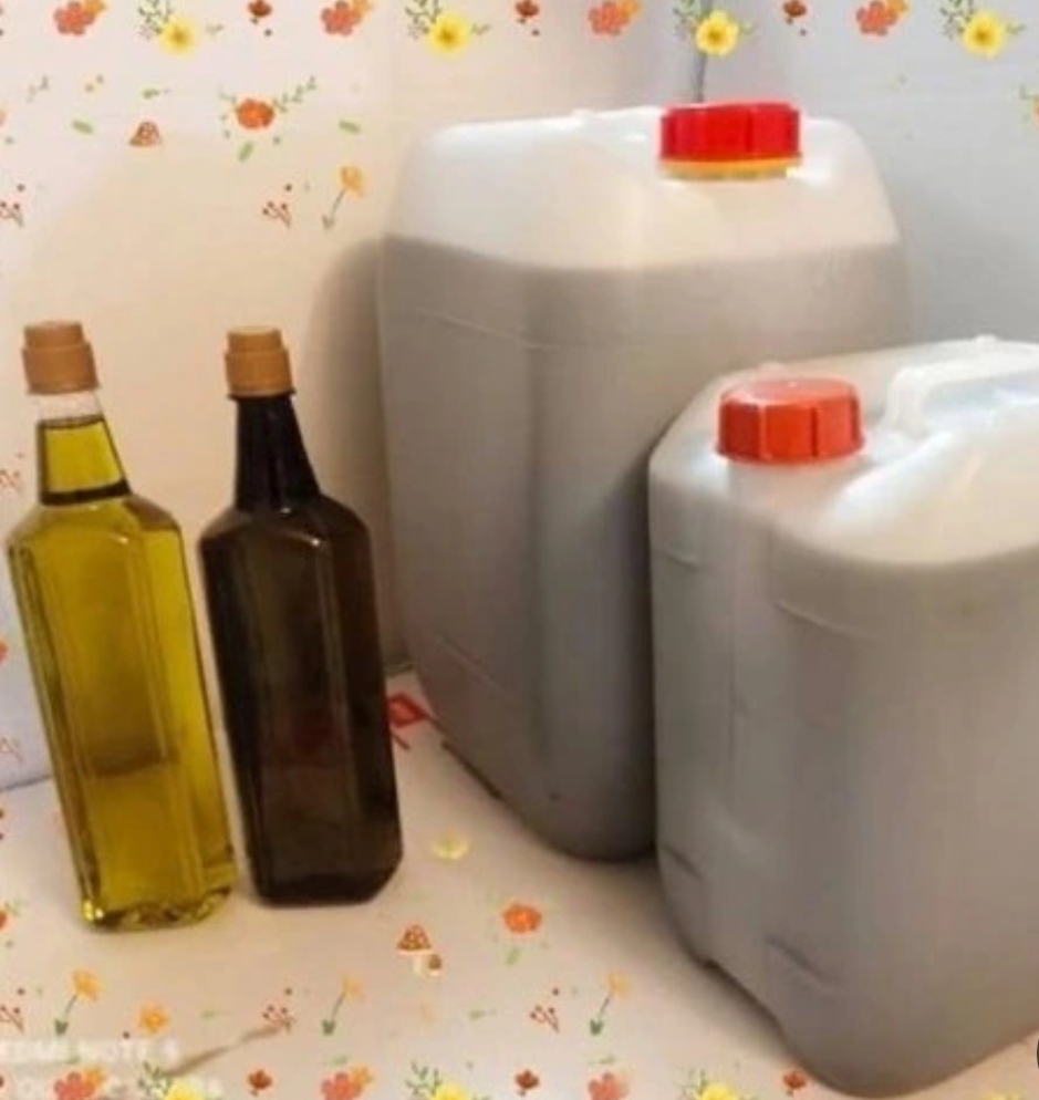 تصویر 1 از فروش ویژه روغن زیتون طلایی مخصوص صادرات به عراق و روسیه + خرید