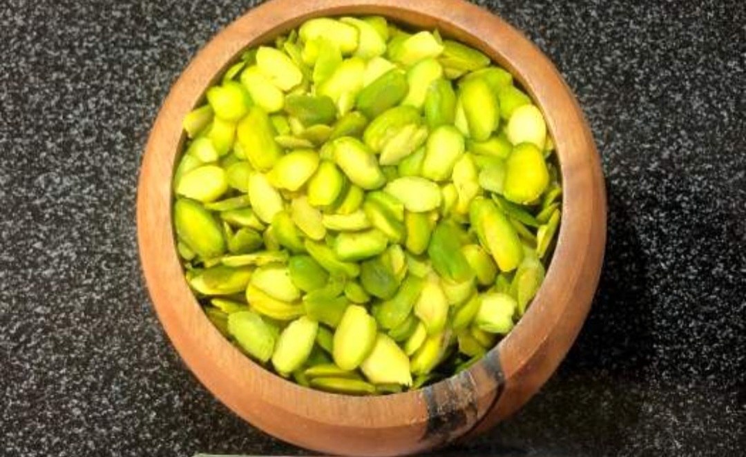 پسته لگه (دو لپه) + مناسب صنایع غذایی