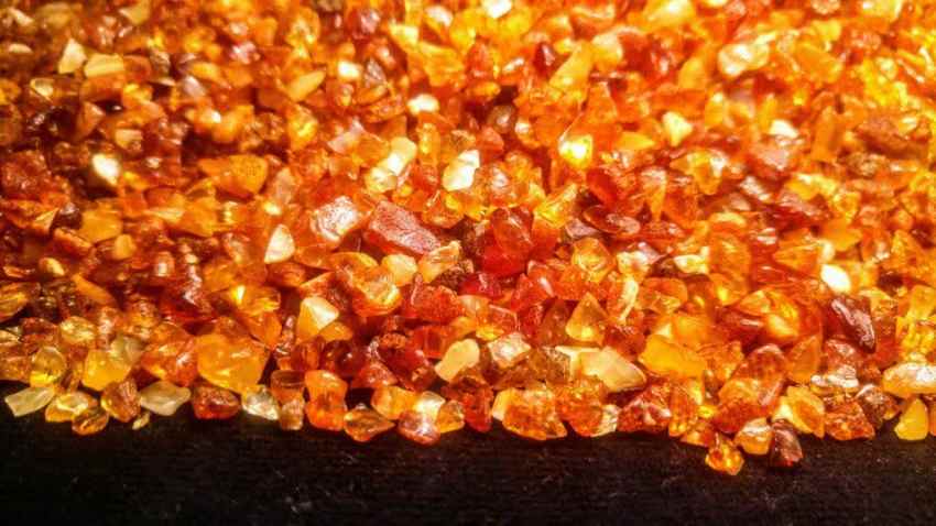 تصویر 4 از قیمت سنگ کهربا قدیمی + فروش ویژه
