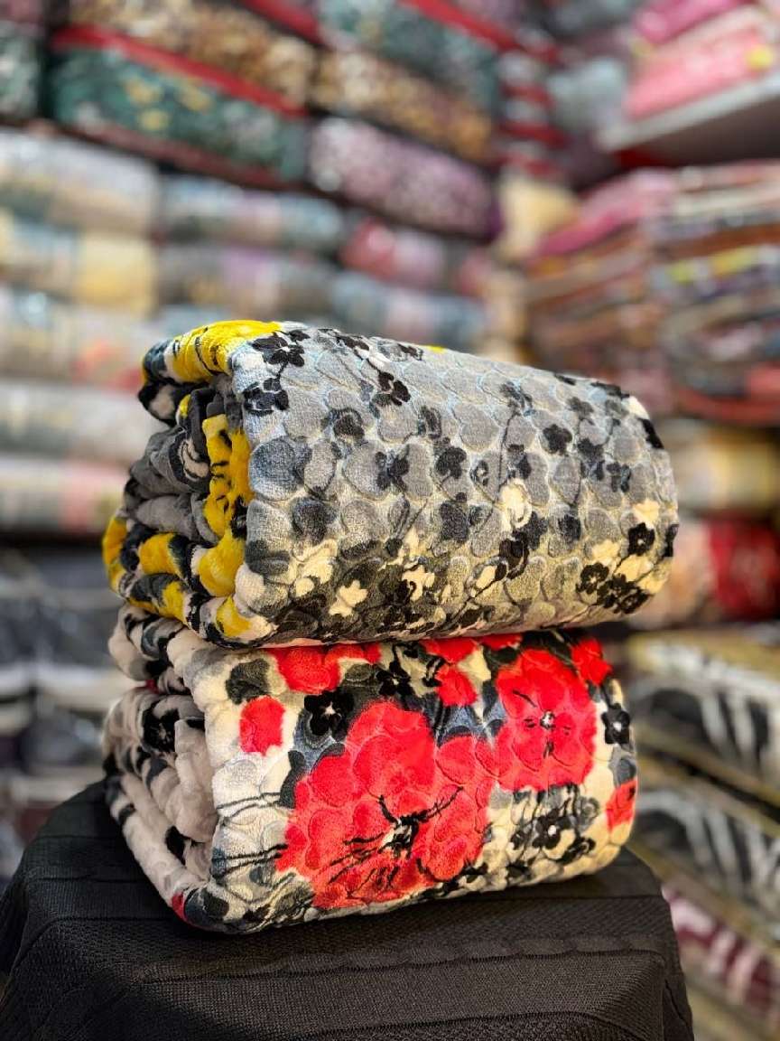 تصویر 2 از فروش فوق العاده و عمده و صادراتی پتوی ایزابلا عروس دو نفره زمینه سفید و طوسی بسیار ضخیم و با کیفیت