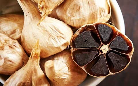 تصویر 4 از قیمت خرید سیر سیاه درجه یک همدان + قیمت باور نکردنی