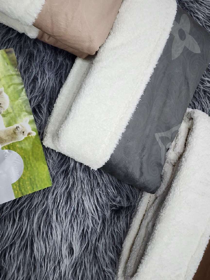 تصویر 3 از پتو گوسفندی مناسب اتاق نشیمن و مبل