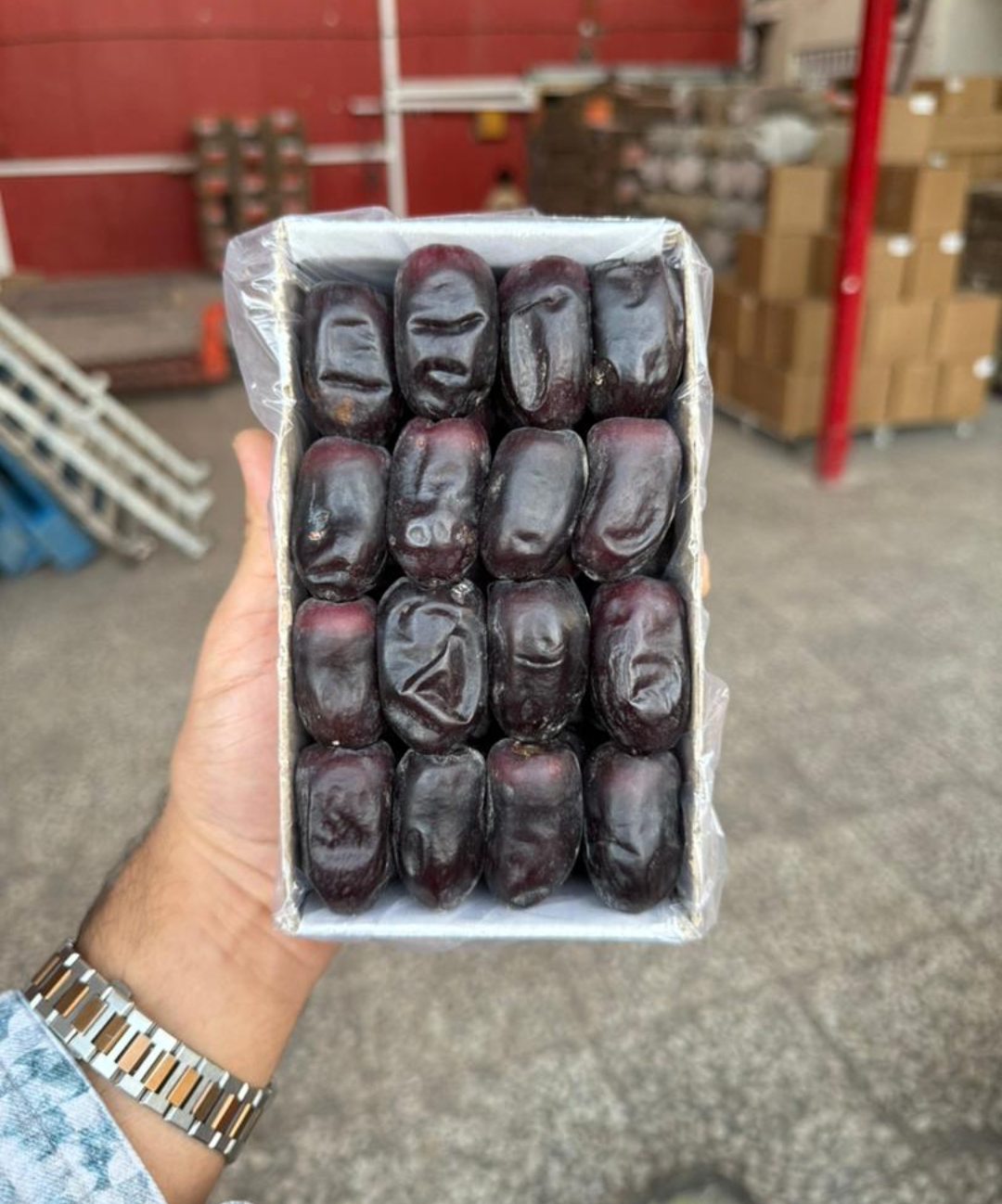 تصویر 1 از خرمای مضافتی صادراتی کرمان با بهترین قیمت + خرید مستقیم از سردخانه