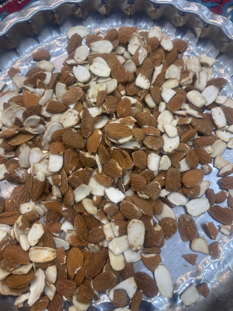 تصویر 1 از فروش ویژه بادام شکسته (لپه) + قیمت استثنایی