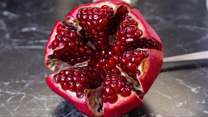 رب انار طبیعی با رنگ تیره و عطر عالی