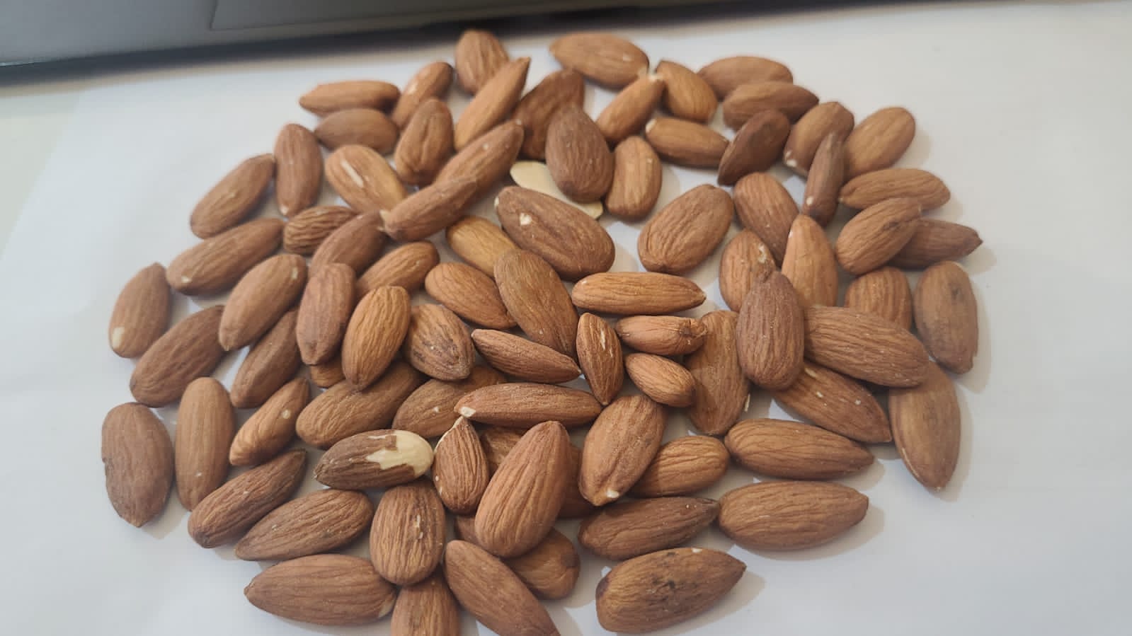 تصویر 2 از مغز یک دست و عالی بادام مامایی + فروش ویژه
