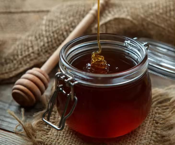خرید مستقیم عسل بابونه از زنبوردار