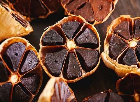 تصویر 2 از قیمت خرید سیر سیاه پاستیلی درجه یک + فروش استثنایی