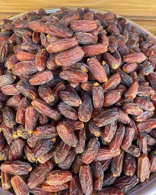 تصویر 1 از فروش عمده و قیمت خرما پیارم صادراتی + خرید دسته اول