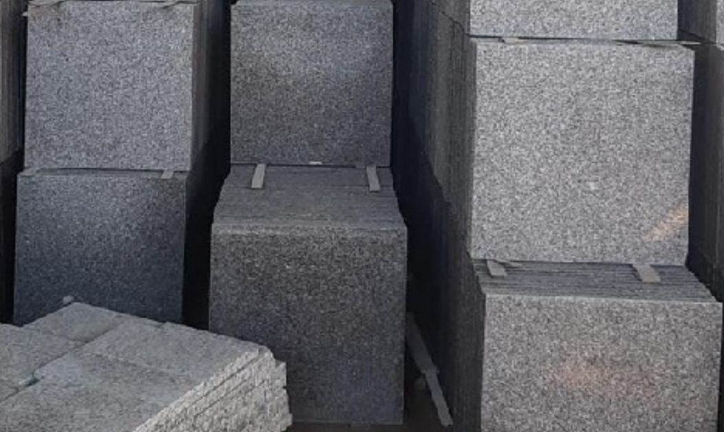 تصویر 1 از قیمت سنگ گرانیت فرشی سفید ابعاد ۴۰×۴۰ در اصفهان