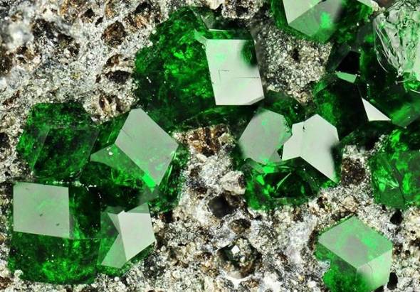تصویر 3 از سنگ گارنت سبز کرمان عمده صادراتی