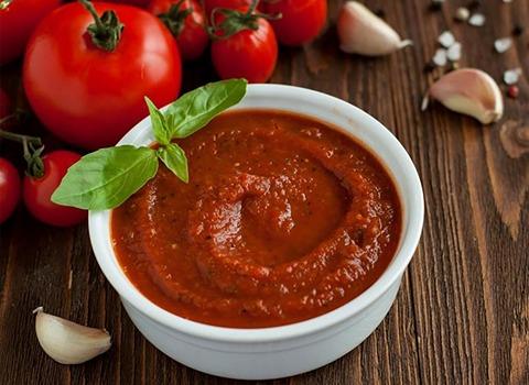تصویر 3 از قیمت خرید عمده رب گوجه شیشه ۱.۵ کیلویی عزیز