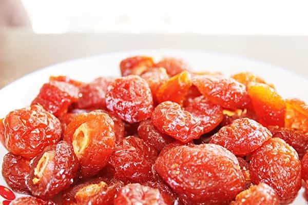 آلو بخارا شیراز با سایز بزرگ و رنگ براق طبیعی