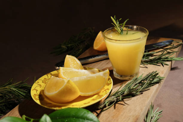 کنسانتره لیمو ارگانیک شفاف و با رنگ زرد طبیعی