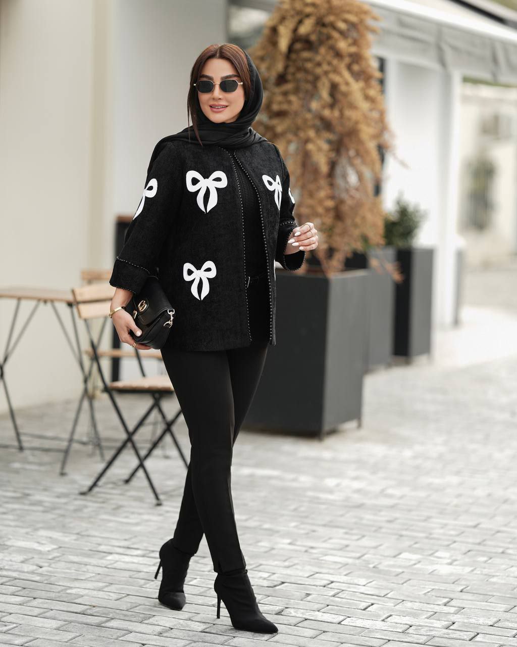 تصویر 2 از قیمت کت مخمل جودون مروارید دوزی با گلدوزی پاپیون + فروش عمده