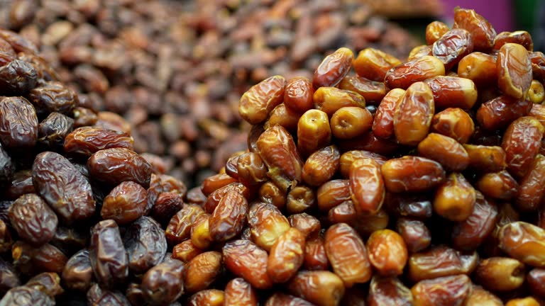 تصویر 5 از معرفی خرما زاهدی عسلی شیراز + بهترین قیمت خرید