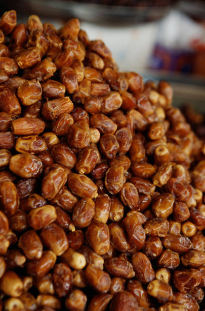 تصویر 2 از معرفی خرما زاهدی عسلی شیراز + بهترین قیمت خرید