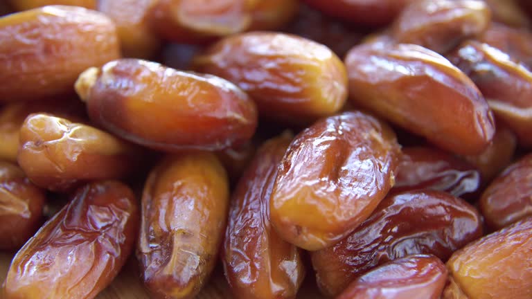 تصویر 5 از قیمت خرما زاهدی بوشهر + پخش تولیدی عمده کارخانه