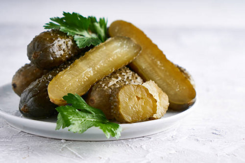 تصویر 4 از قیمت خرید خیار شور تخمیری + فروش ویژه