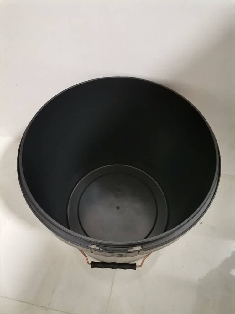تصویر 3 از خرید عمده سطل 20 لیتری مشکی + عکس