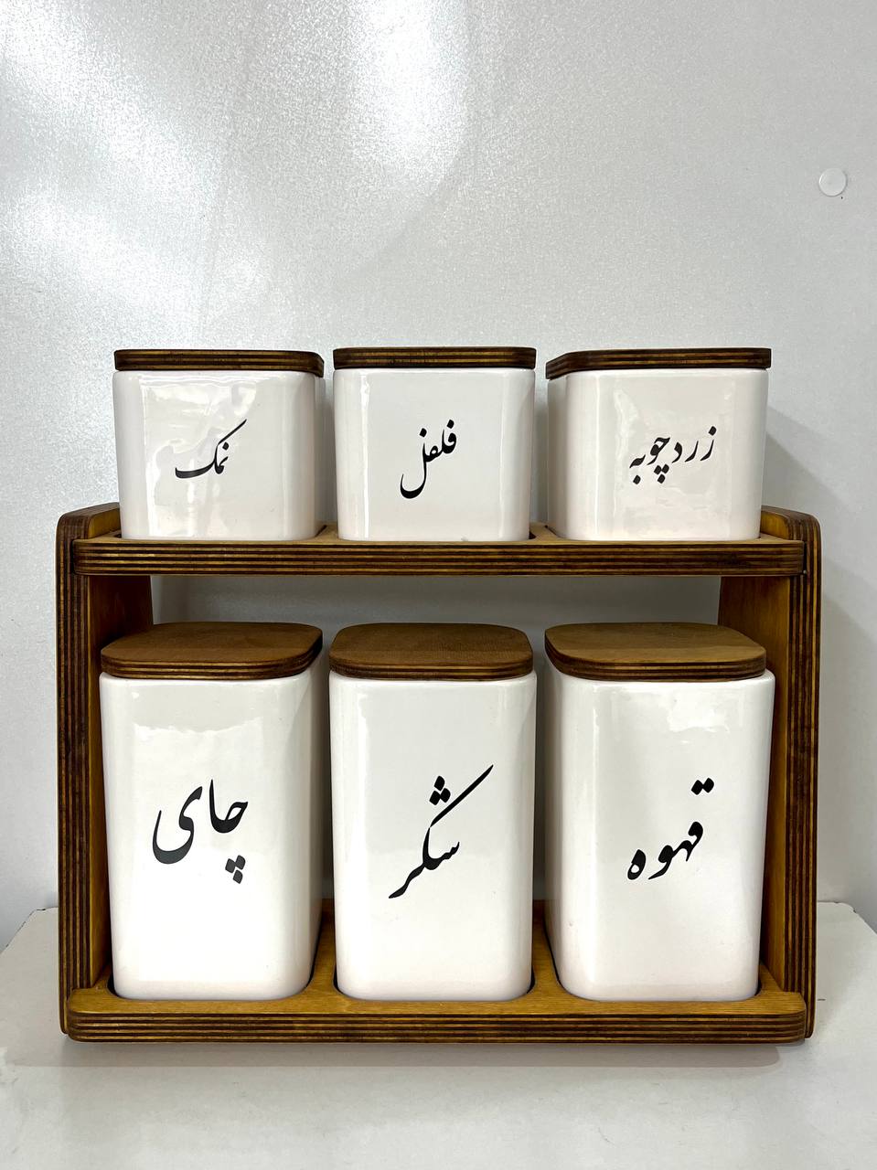 استند چوبی