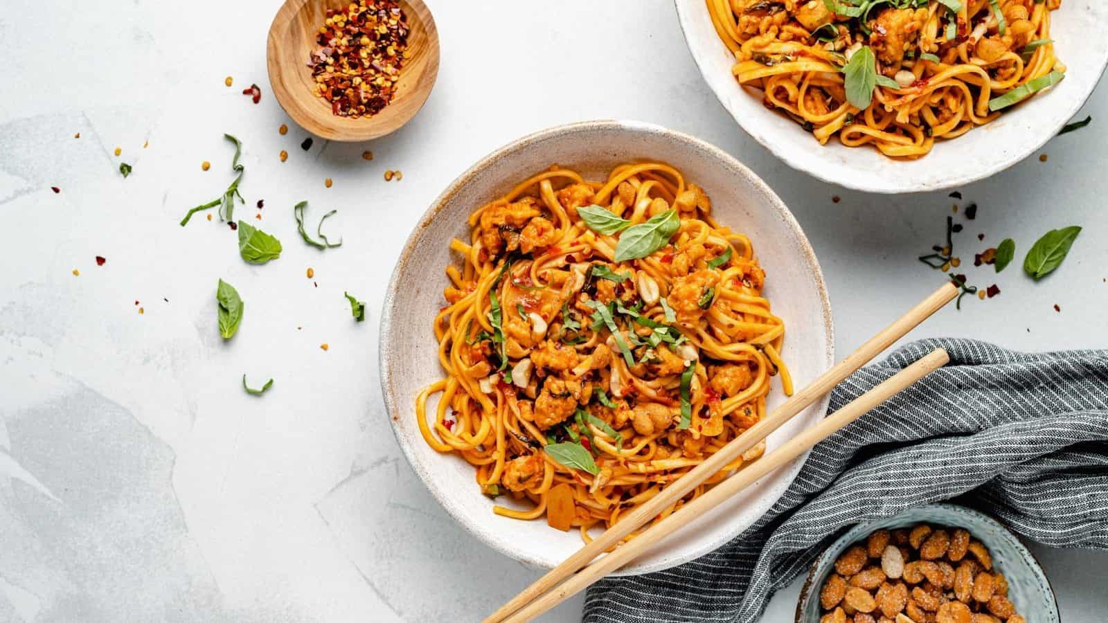 تصویر 3 از قیمت عرضه نودل مرغ چیلی؛ تجربه‌ ای آتشین با طعم مرغ و فلفل با کیفیت ارزان + خرید عمده