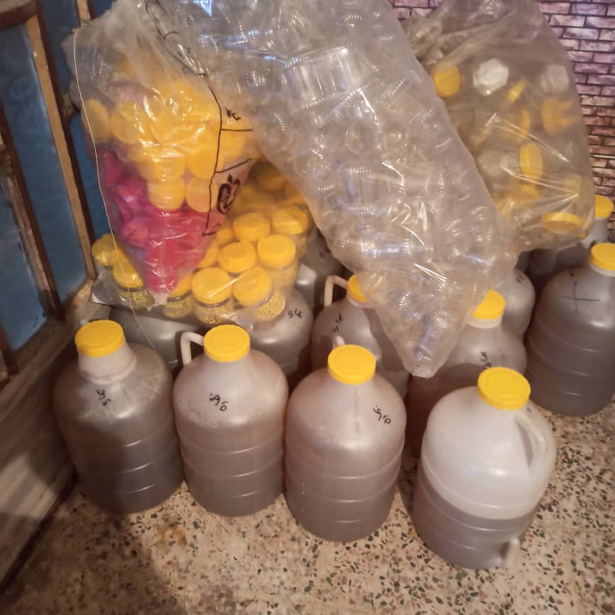 تصویر 1 از عسل ارگانیک مرغوب درجه یک کنار شیراز
