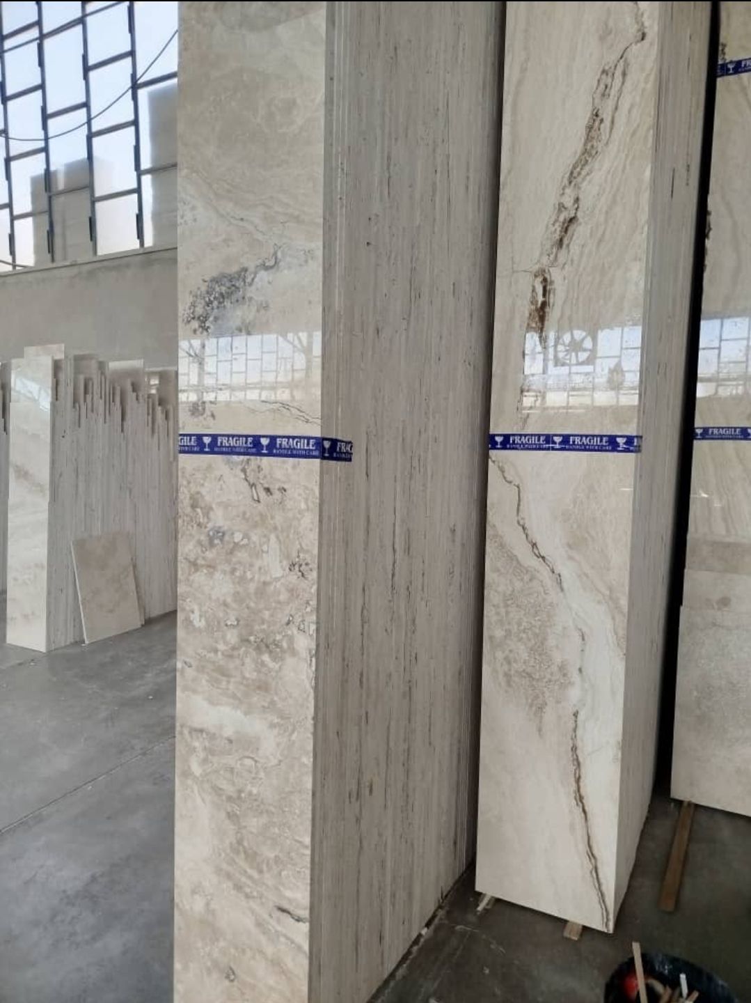 تصویر 4 از بهترین قیمت سنگ تراورتن ابیانه درجه یک بدون رزین