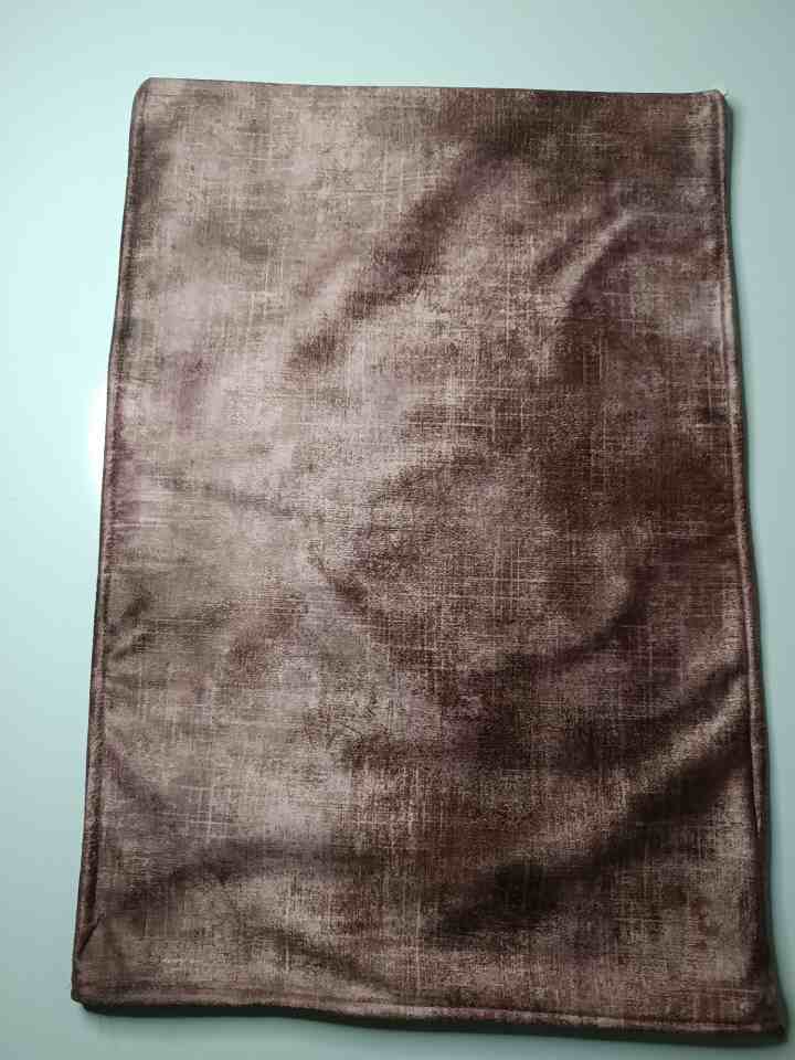 تصویر 4 از قیمت خرید روبالشتی مخمل سوخته قهوه ای رزگلد زیپ دار سایز 50 × 70 سانتی متر + عمده