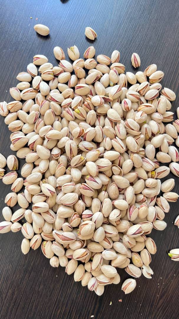 تصویر 1 از فروش عمده انواع پسته تازه + خرید به صرفه مستقیم از بهترین باغات خراسان و فیض آباد