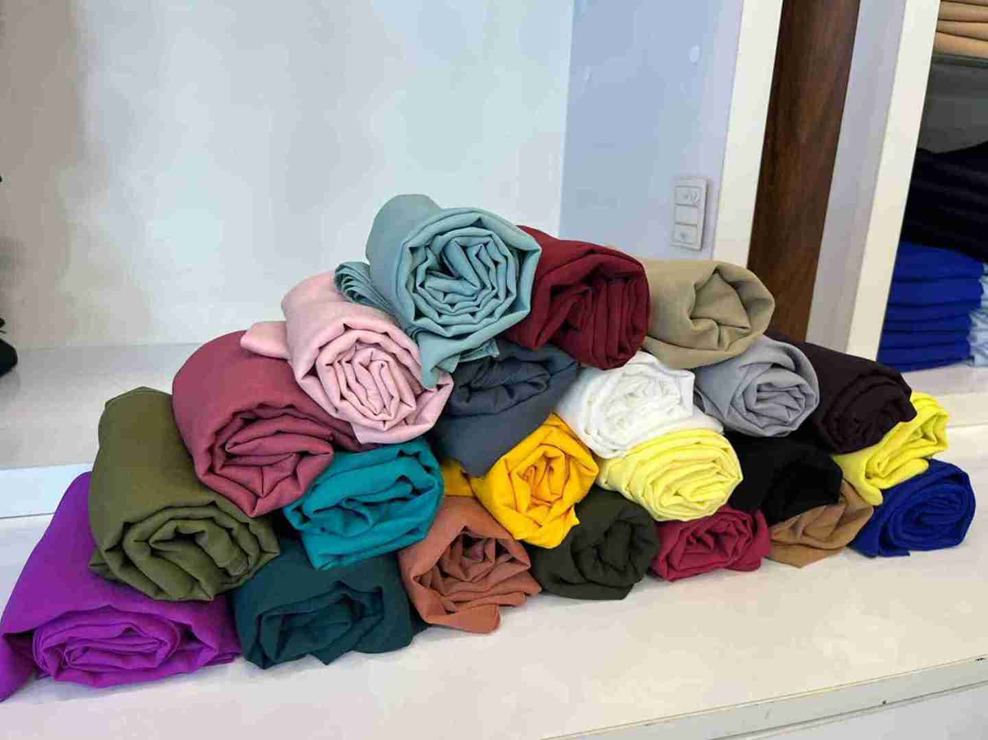 تصویر 4 از خرید روسری حریر کرپ ساده + قیمت فروش استثنایی
