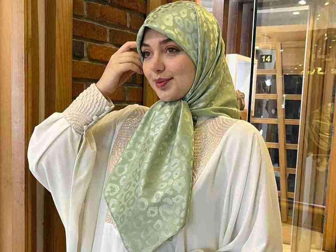 تصویر 1 از قیمت روسری ساتن قواره ۱۰۰ + خرید باور نکردنی