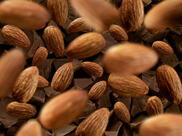 تصویر 1 از بادام درختی پوست کاغذی درشت با مغز روشن