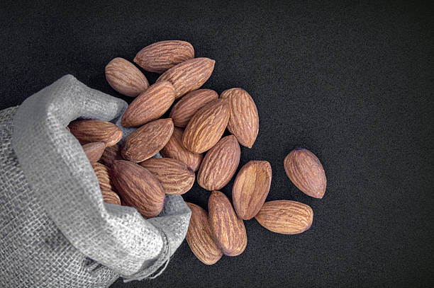 قیمت استثنائی بادام درختی + با فروش ویژه