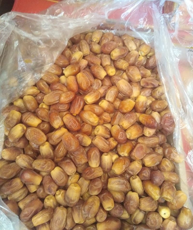 تصویر 2 از انواع خرما زاهدی استان فارس بارگیری میشه صادراتی به کشور ارمنستان