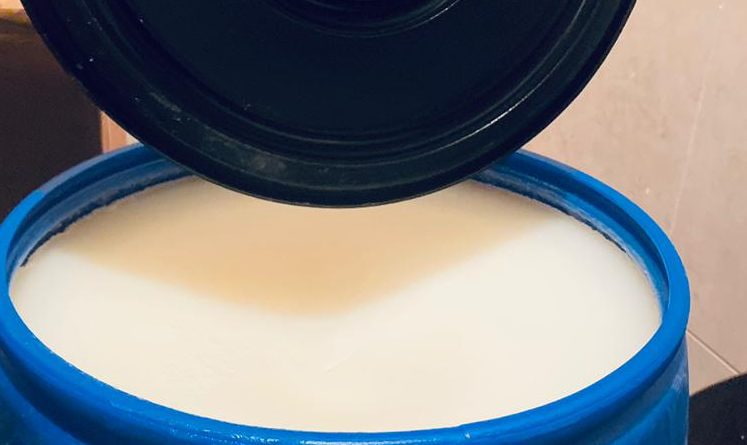 تصویر 1 از فروش وازلین بهداشتی آرایشی سفید رنگ + قیمت خرید به صرفه