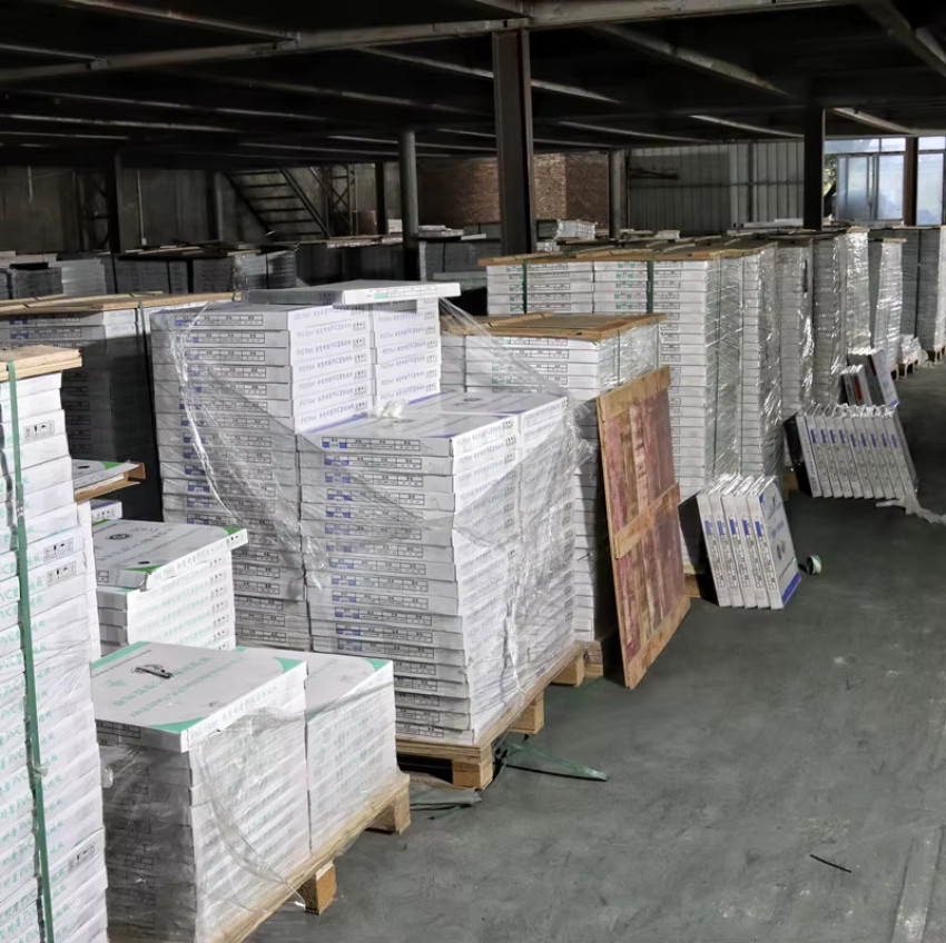 عرضه مستقیم کفپوش PVC طرح چوب از انبار اصفهان با قیمت عمده