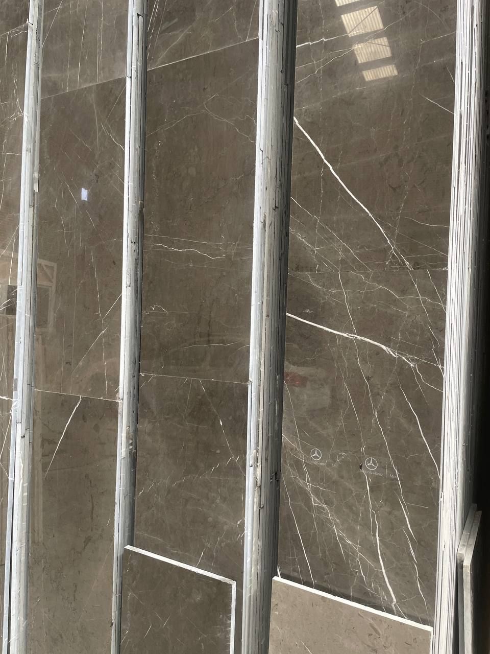 تصویر 2 از سنگ مرمریت لاشتر ممتاز سورت ممتاز قد و پا معمولی
