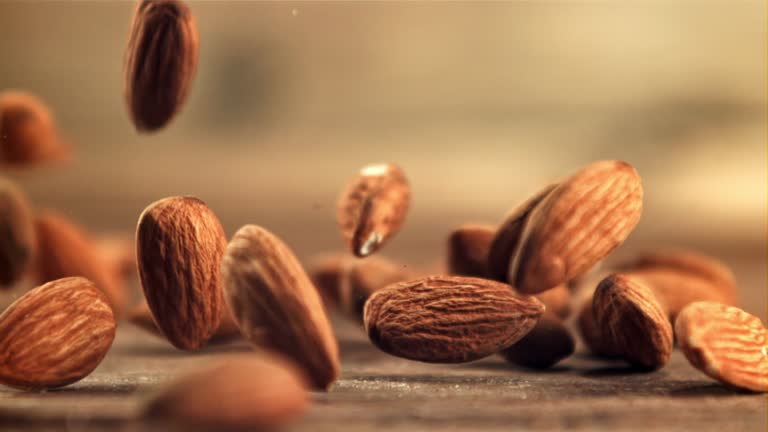 تصویر 4 از قیمت و خرید مغز بادام درجه یک + فروش ارزان