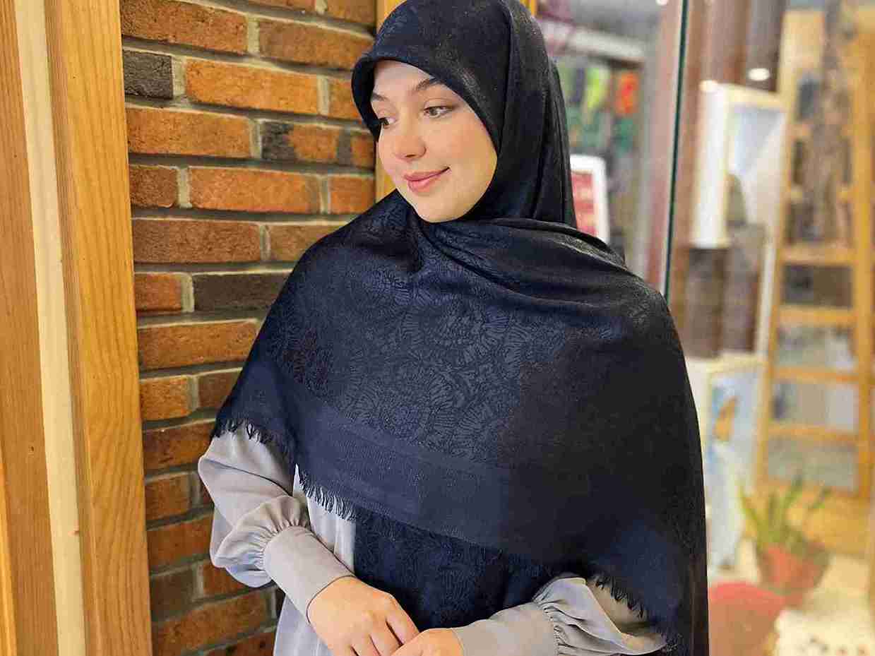 تصویر 2 از خرید عمده جدیدترین روسری نخ ابریشم لمه دار + شرایط ویژه