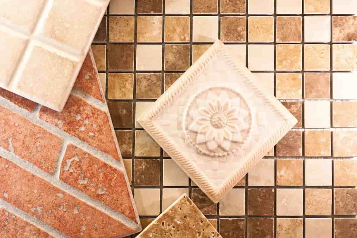 سرامیک کف سفید براق با سطح صیقلی و دوام بالا