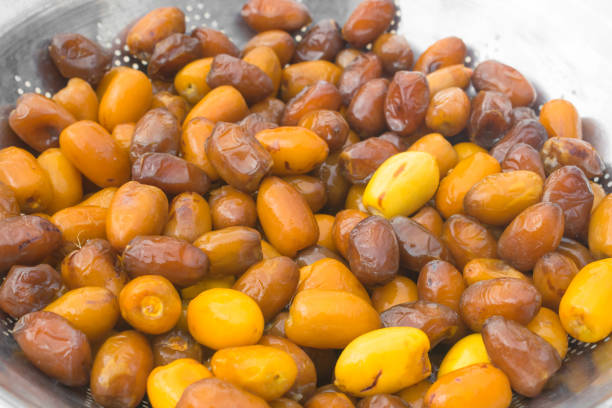 تصویر 2 از قیمت خرید خرما زاهدی اصل + فروش ویژه